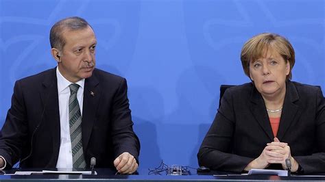 M­e­r­k­e­l­­d­e­n­ ­C­u­m­h­u­r­b­a­ş­k­a­n­ı­ ­E­r­d­o­ğ­a­n­­a­ ­t­a­z­i­y­e­ ­t­e­l­e­f­o­n­u­